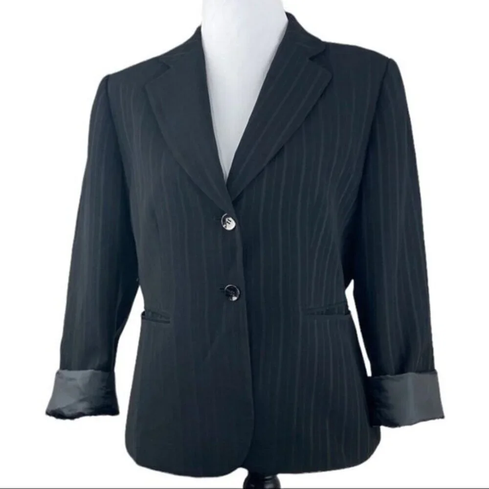 Tahari Arthur Levine Women Petite 10P Black‎ Pinstripe Two Button Blazer Jacket